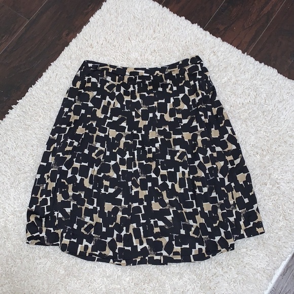 Silk Print Skirt by White House Black Market w/Side Zip Closure, sz 4 - Picture 4 of 6